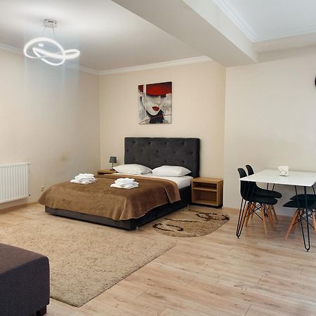 Apartments Domovik Korzo Mukatjevo Eksteriør billede